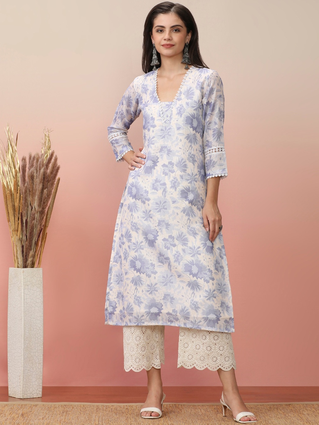 

Varanga White Floral Printed Gotta Patti Cotton Straight Kurta