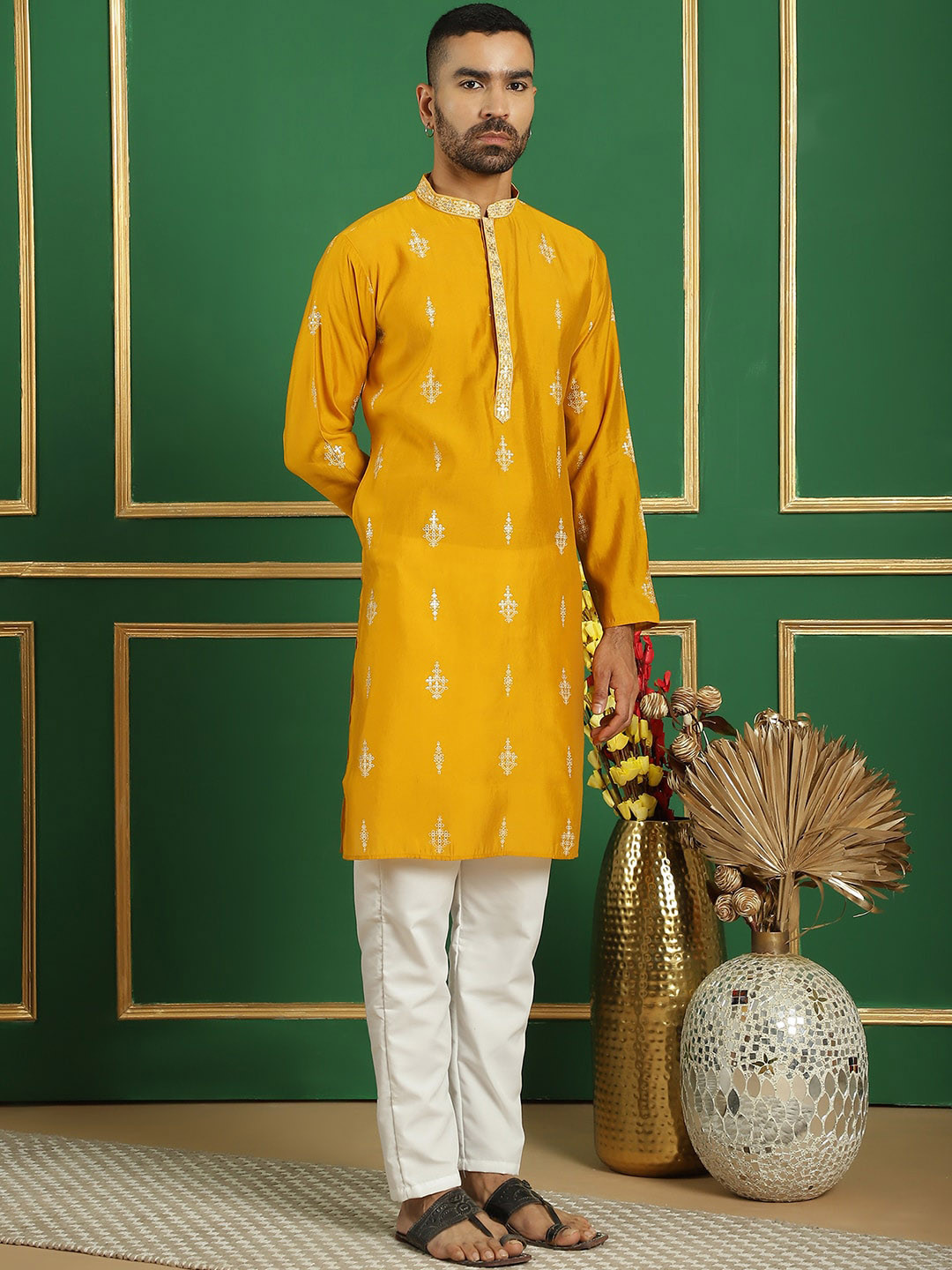 

Jompers Ethnic Motifs Printed Mandarin Collar Straight Kurta with Pyjamas, Mustard