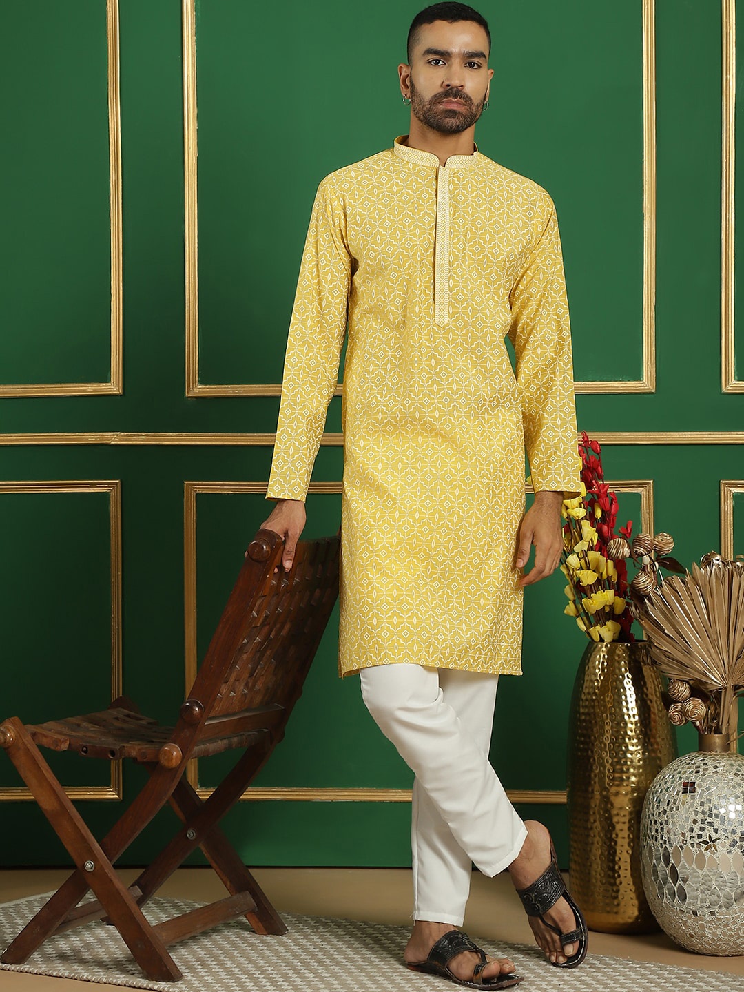 

Jompers Ethnic Motifs Printed Mandarin Collar Straight Kurta with Pyjamas, Yellow