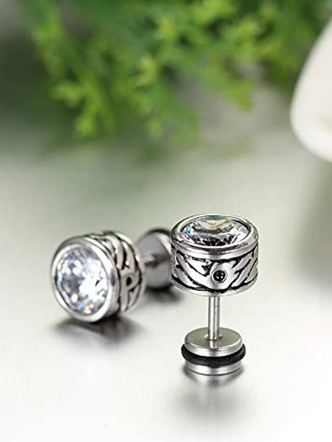 

FIMBUL Men Stainless Steel Crystals Studded Circular Studs Earrings, Silver