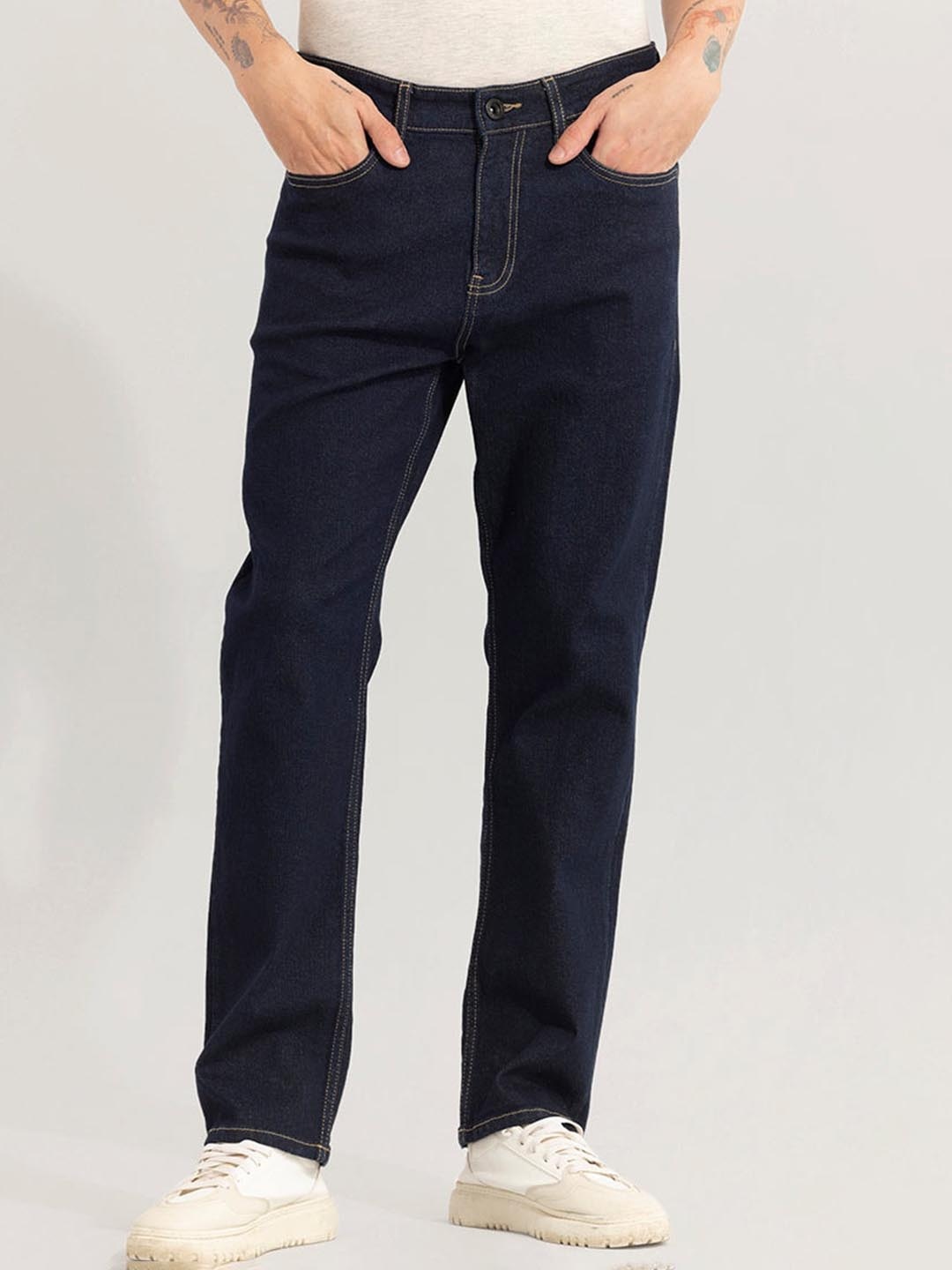 

Snitch Men Black Straight Fit Mildly Distressed Stretchable Jeans