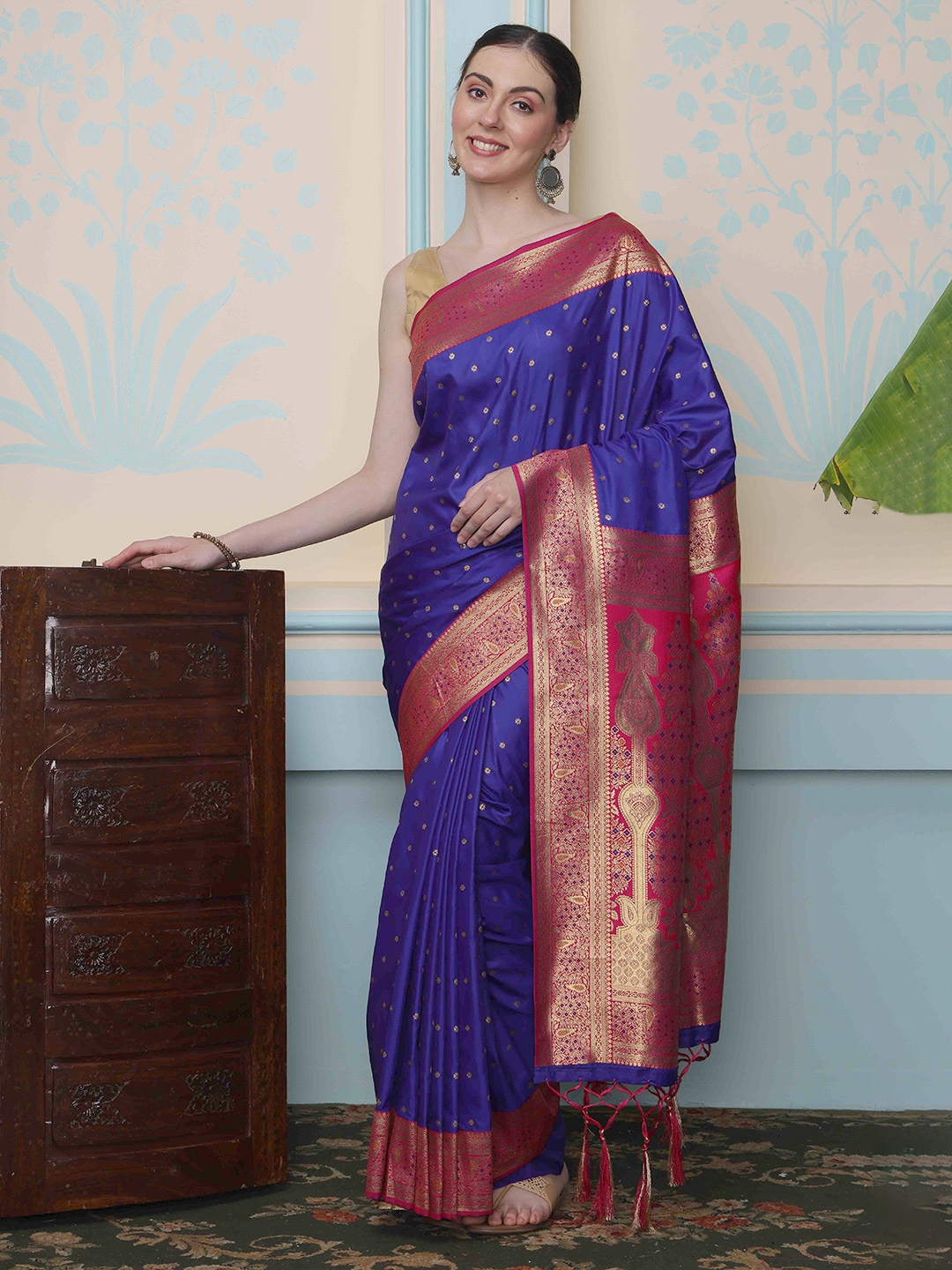 

Ishin Ethnic Woven Design Zari Saree, Blue