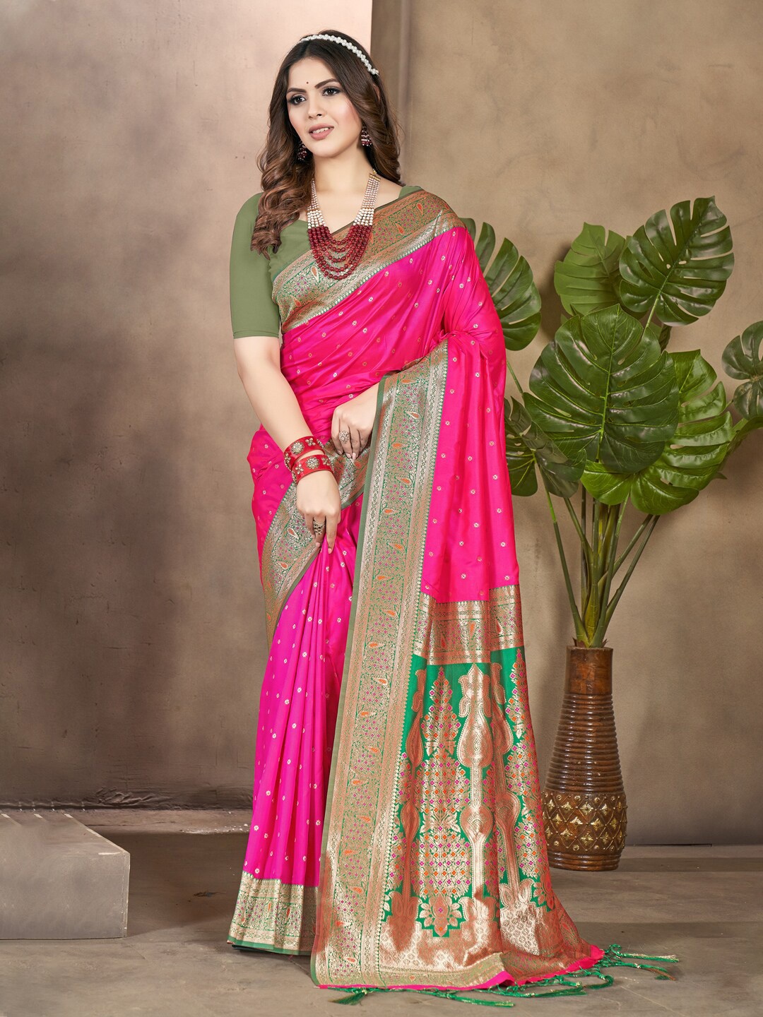 

Ishin Ethnic Woven Design Zari Saree, Pink