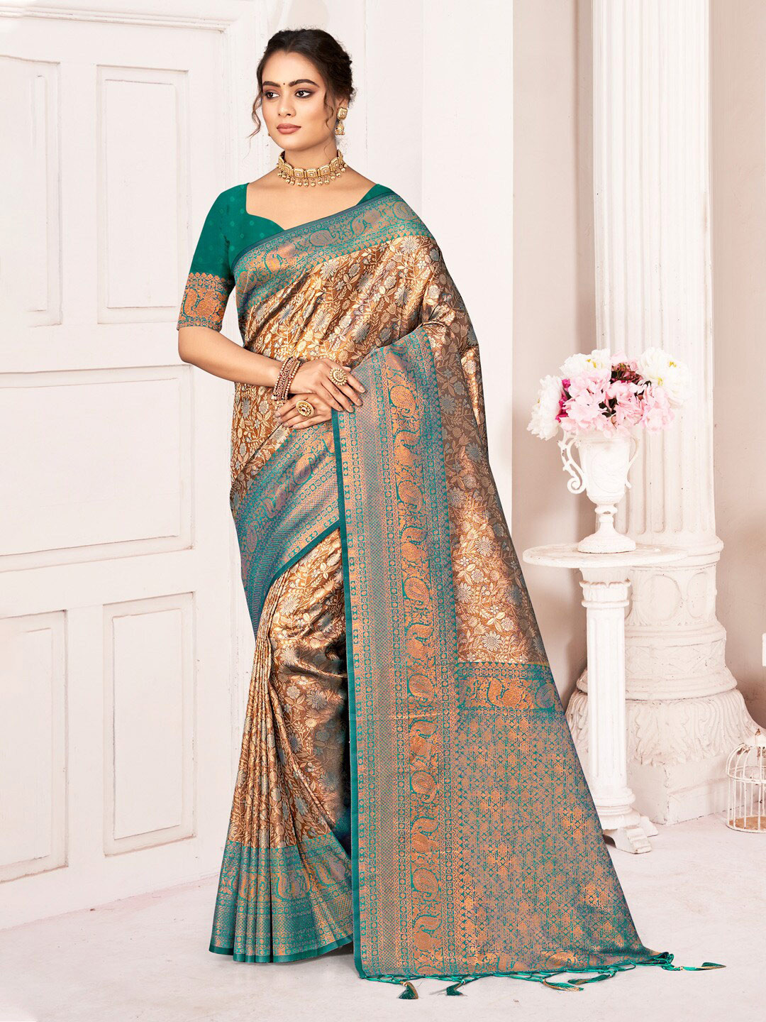 

Ishin Floral Woven Design Zari Kanjeevaram Saree, Brown