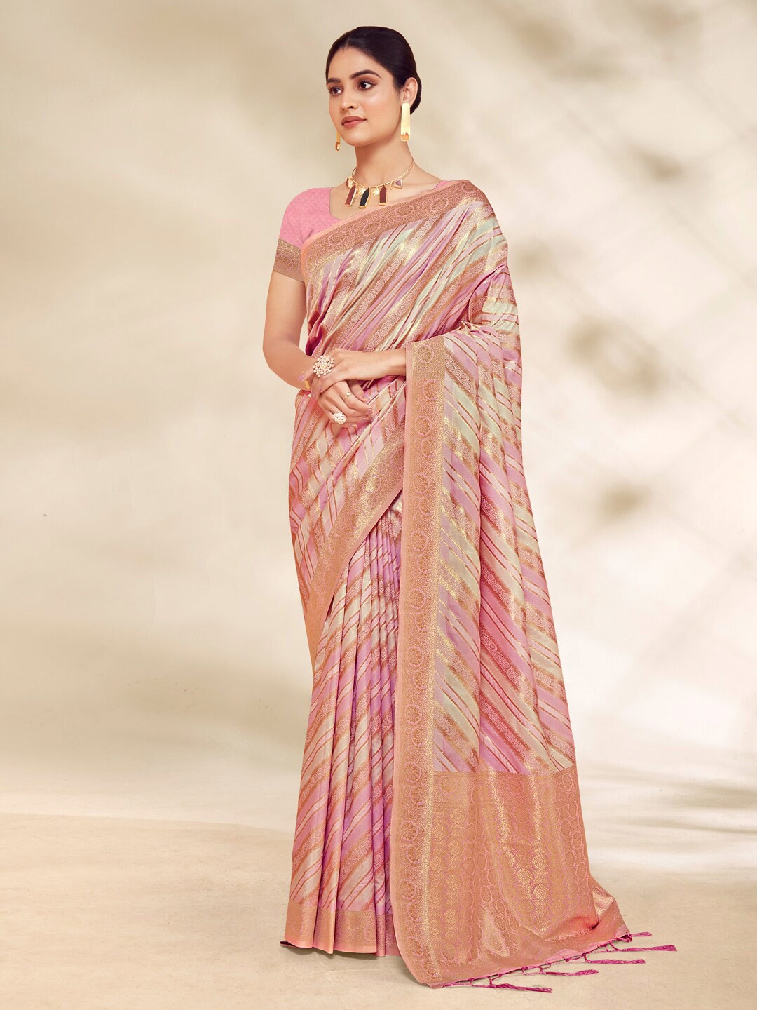 

Ishin Ethnic Motifs Woven Design Zari Saree, Pink