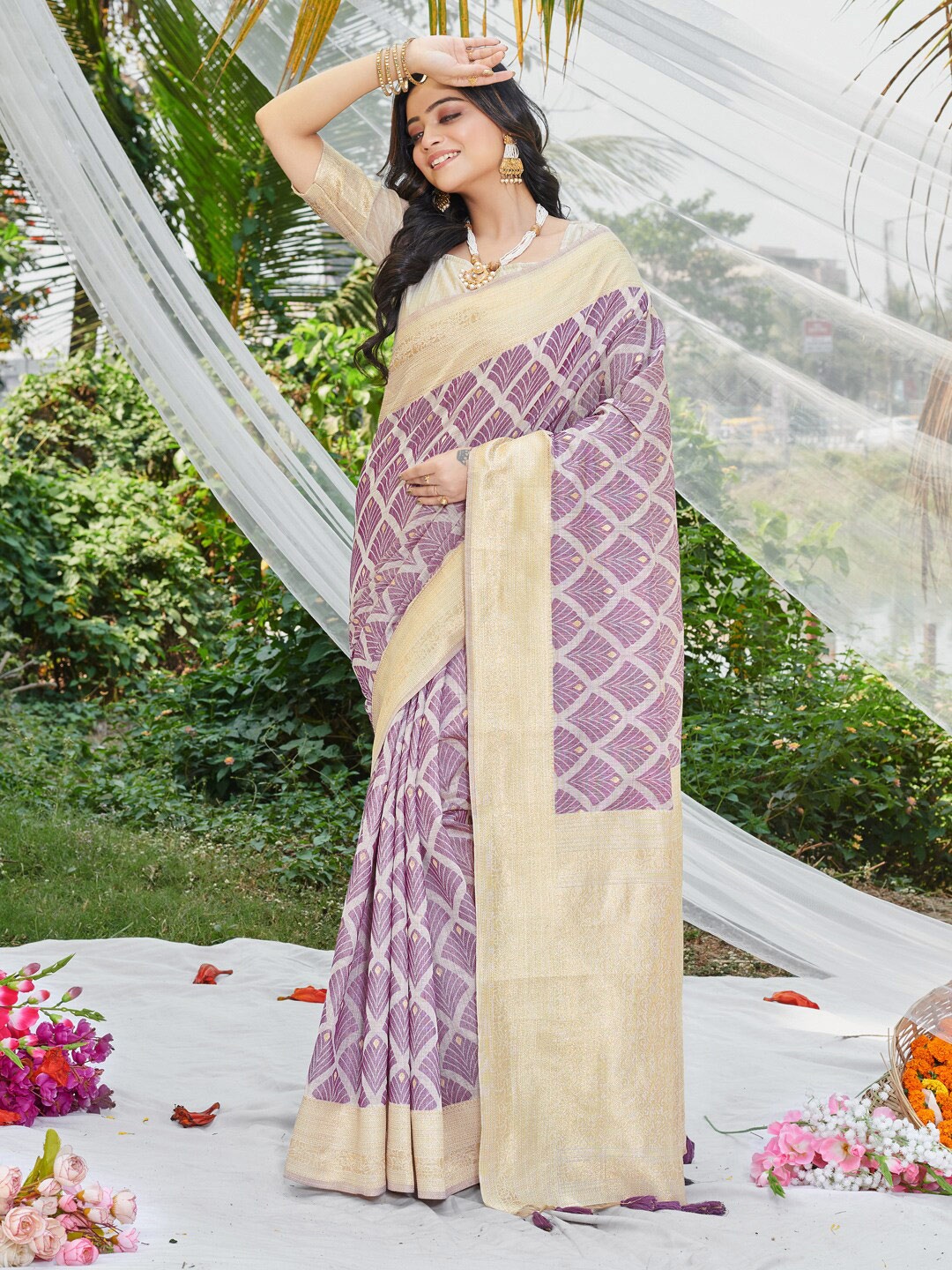 

Ishin Geometric Woven Design Zari Saree, Purple