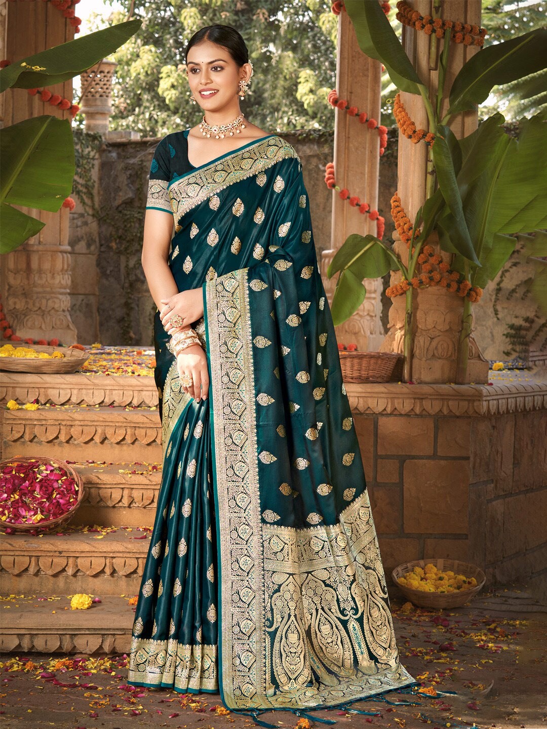 

Ishin Ethnic Motifs Woven Design Zari Satin Saree, Green