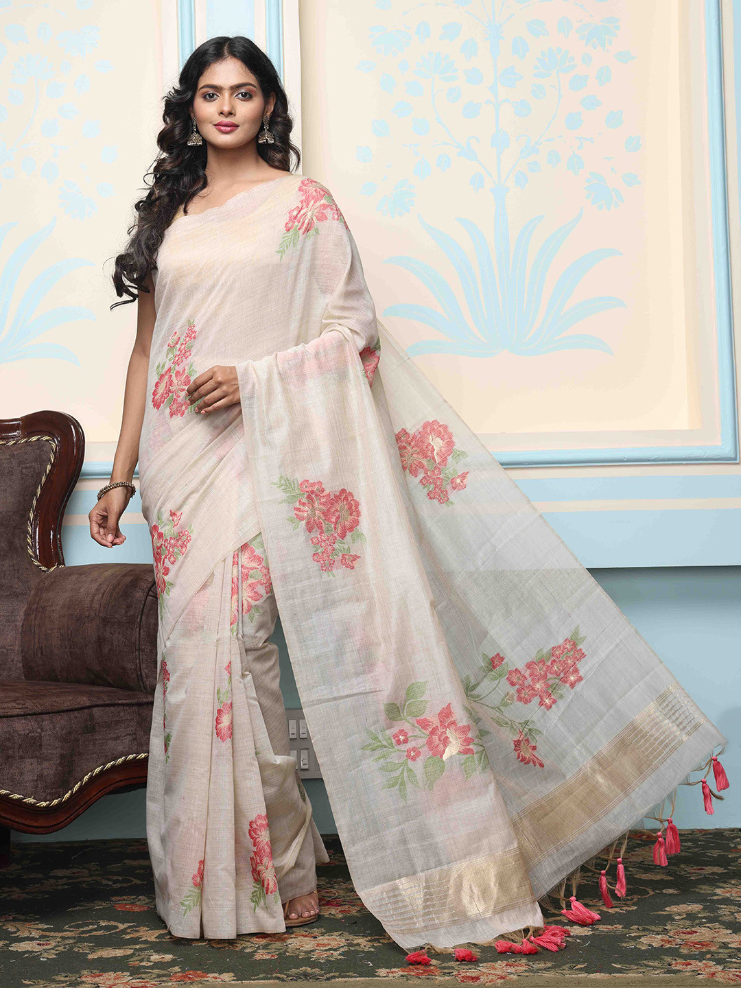 

Ishin Ethnic Motifs Woven Design Saree, White