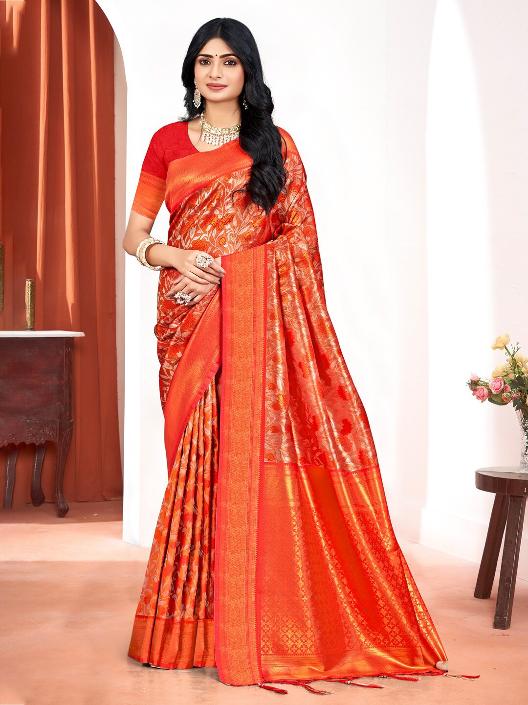 

Ishin Ethnic Motifs Woven Design Zari Silk Blend Kanjeevaram Saree, Red