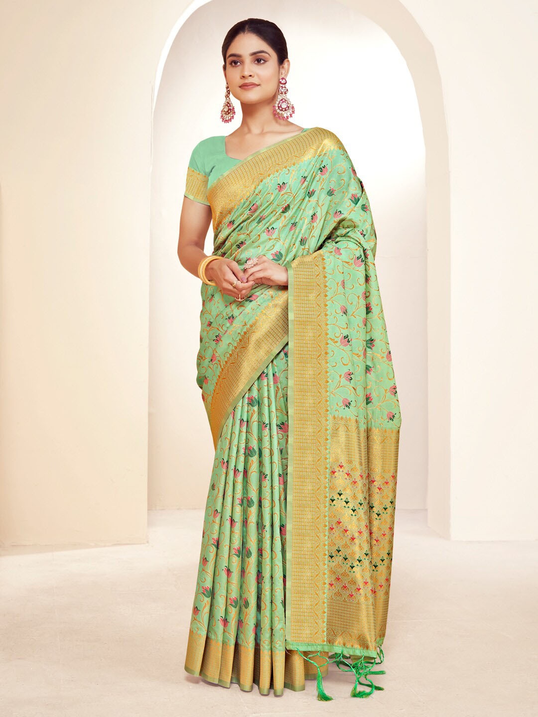 

Ishin Floral Zari Banarasi Saree, Green