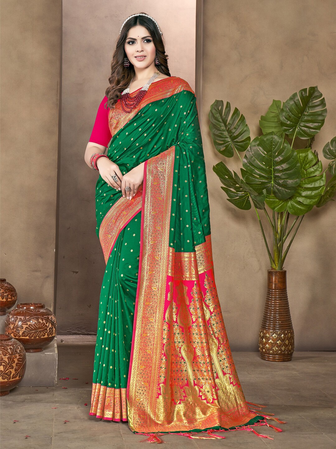 

Ishin Ethnic Motifs Woven Design Zari Silk Blend Saree, Green