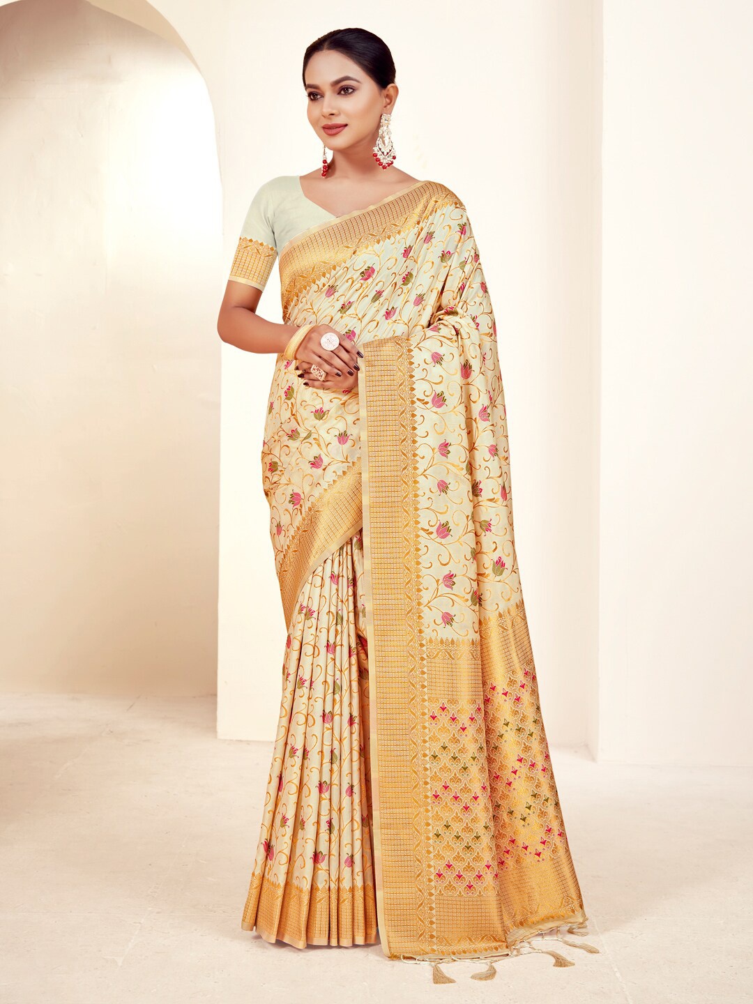 

Ishin Floral Woven Design Zari Banarasi Saree, Cream