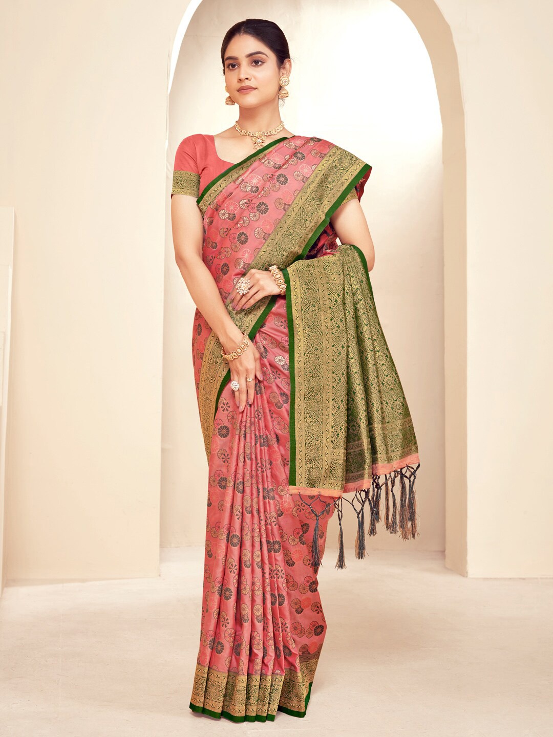 

Ishin Ethnic Woven Design Zari Silk Blend Paithani Saree, Peach