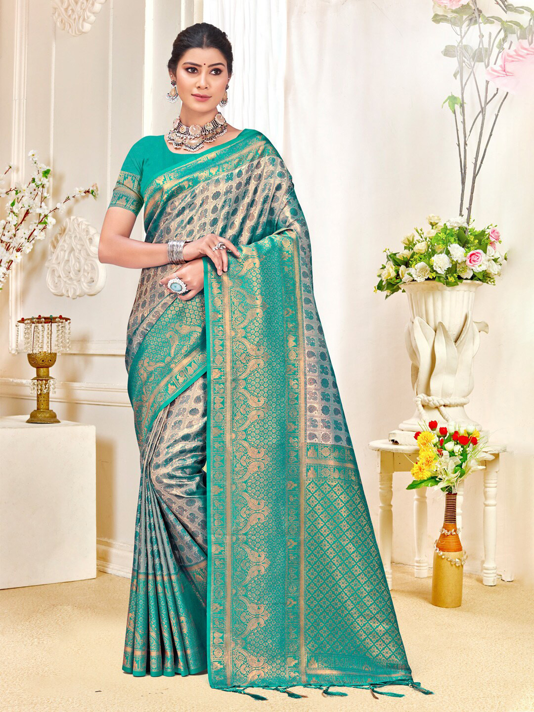 

Ishin Floral Woven Design Zari Kanjeevaram Saree, Green