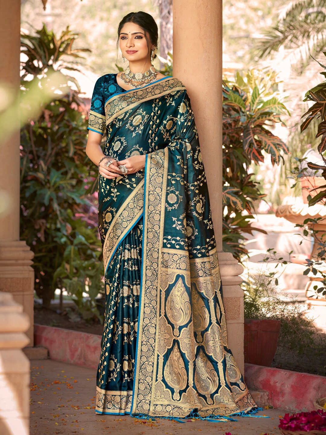 

Ishin Ethnic Woven Design Zari Satin Saree, Navy blue
