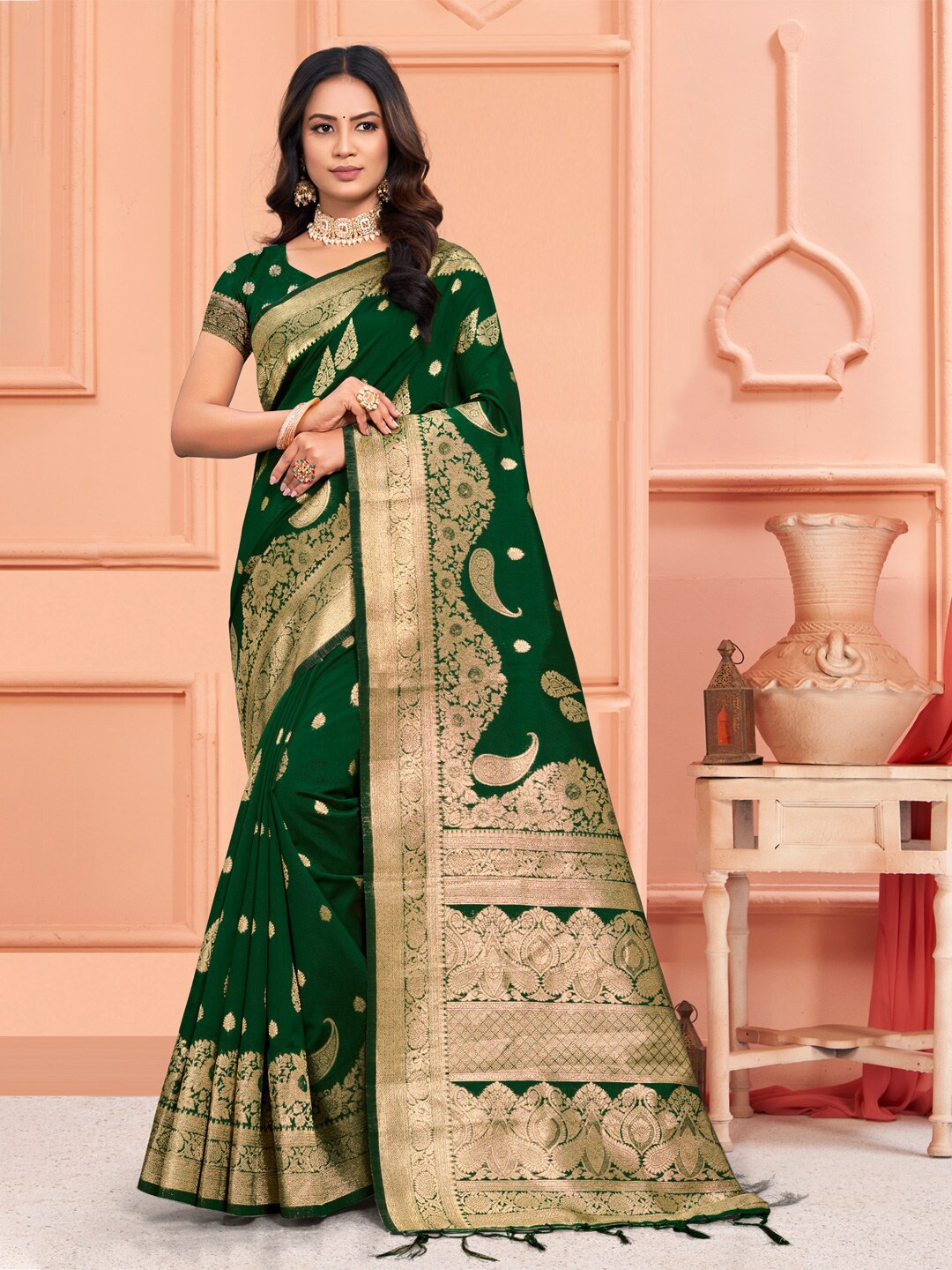 

Ishin Ethnic Woven Design Zari Saree, Green