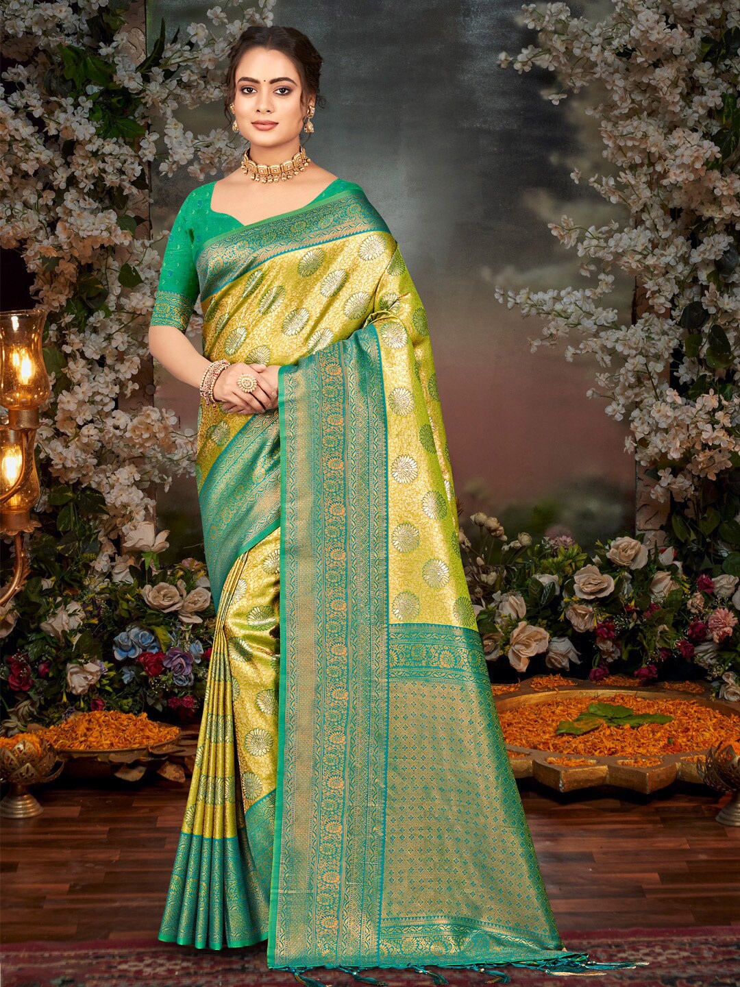 

Ishin Ethnic Motifs Woven Design Zari Silk Blend Kanjeevaram Saree, Yellow