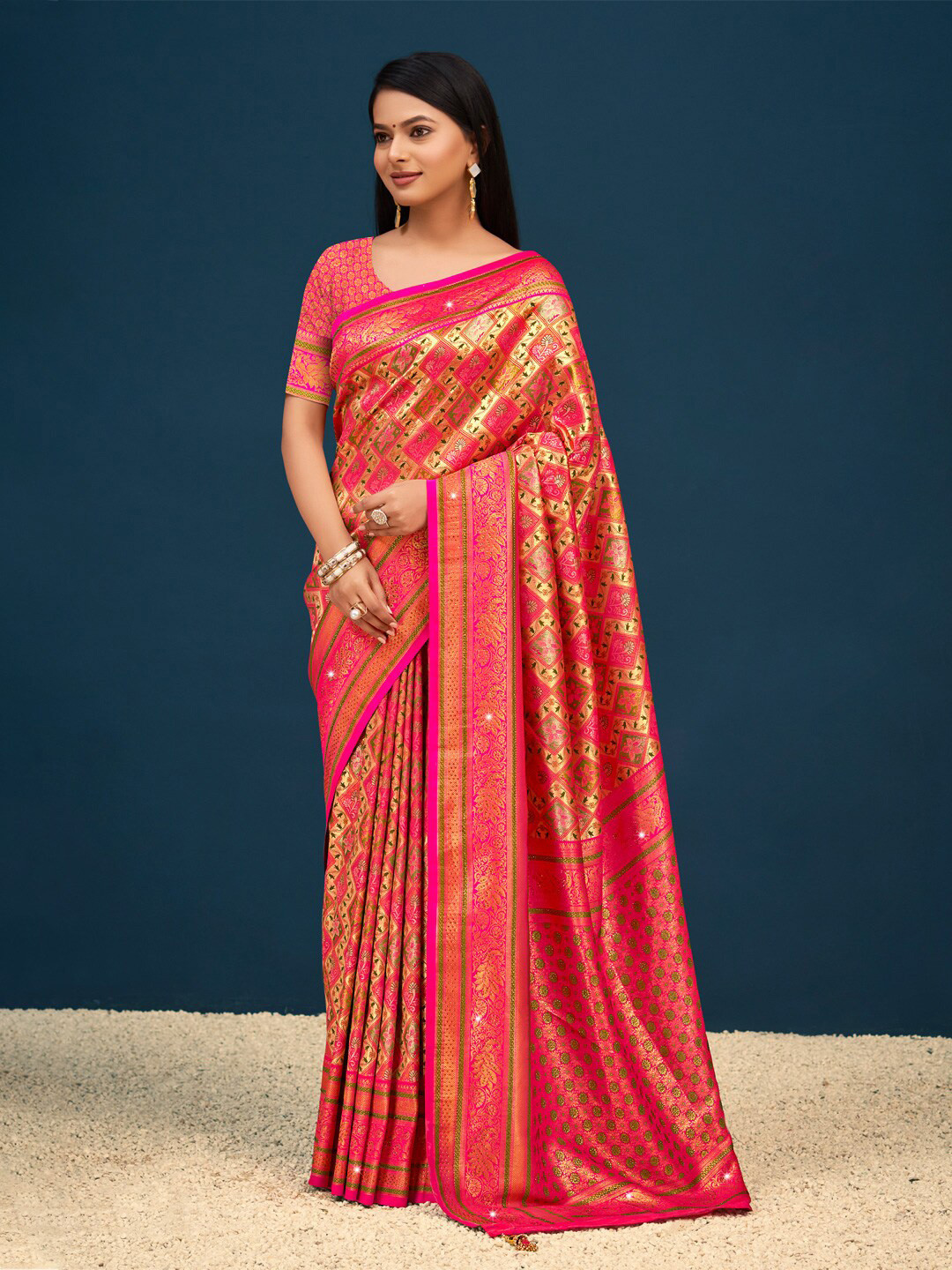 

Ishin Ethnic Woven Design Zari Banarasi Saree, Pink