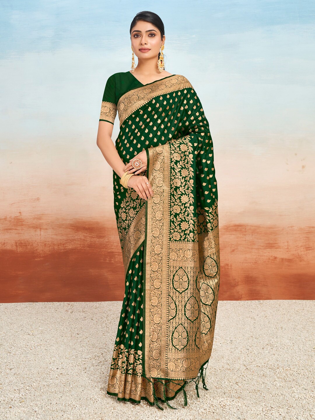 

Ishin Ehnic Woven Design Zari Saree, Green