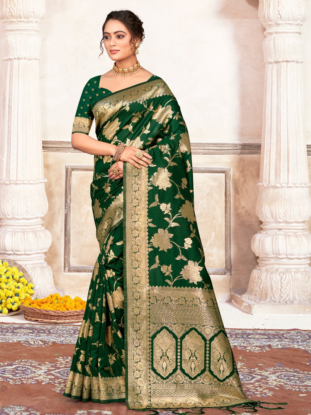 

Ishin Ethnic Motifs Woven Design Zari Silk Blend Saree, Green