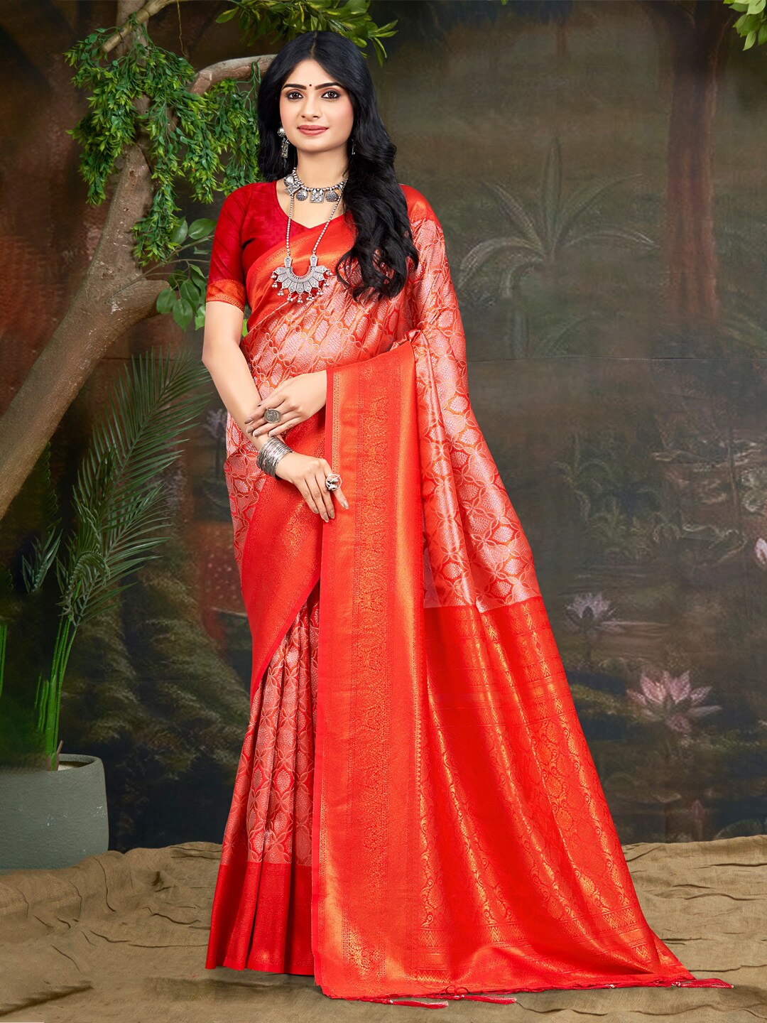 

Ishin Ethnic Motifs Woven Design Zari Silk Blend Kanjeevaram Saree, Pink
