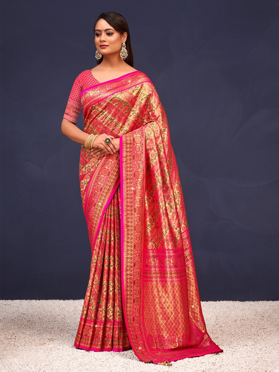 

Ishin Ethnic Motifs Woven Design Zari Silk Blend Banarasi Saree, Pink