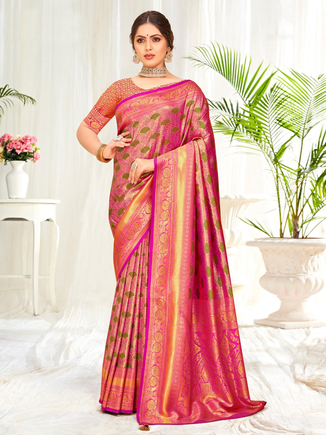 

Ishin Ethnic Motifs Woven Design Zari Silk Blend Banarasi Saree, Pink