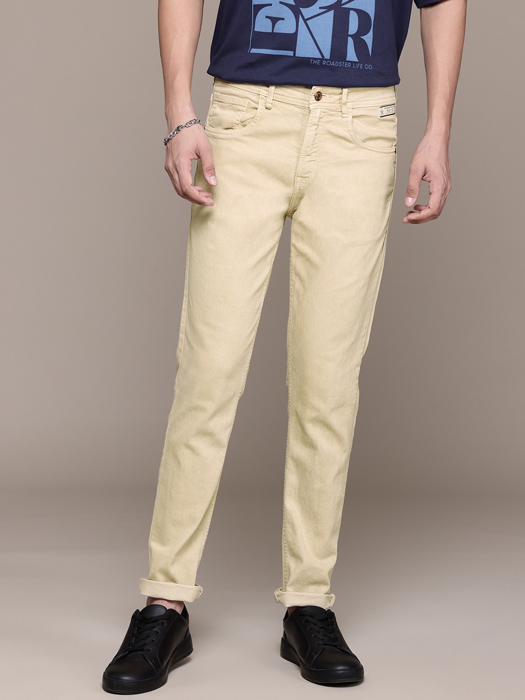 

The Roadster Lifestyle Co. Men Slim Tapered Fit Jeans, Beige