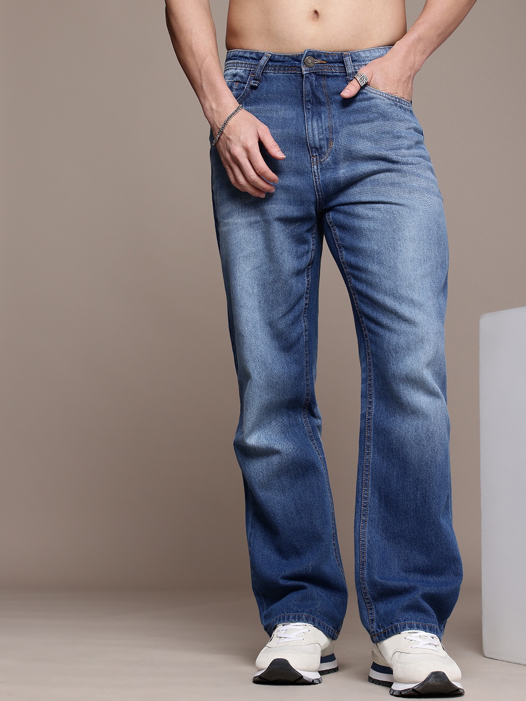 

The Roadster Life Co. Men Pure Cotton Flared Fit Heavy Fade Jeans, Blue