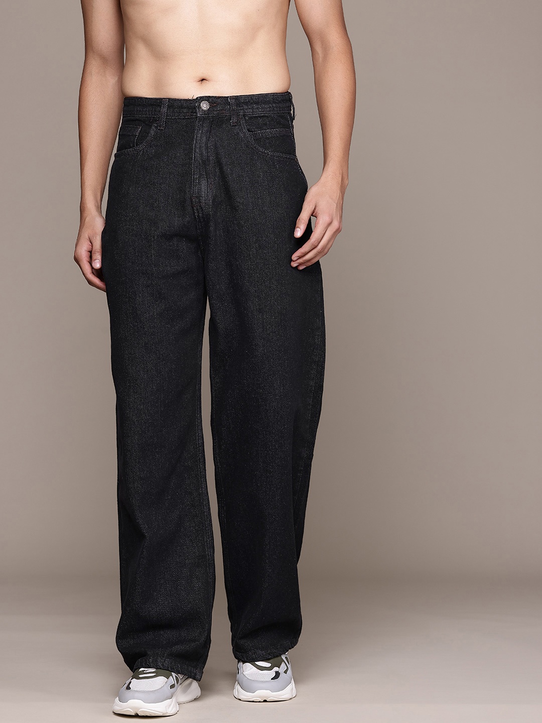 

The Roadster Lifestyle Co. Men Pure Cotton Wide Leg Jeans, Black