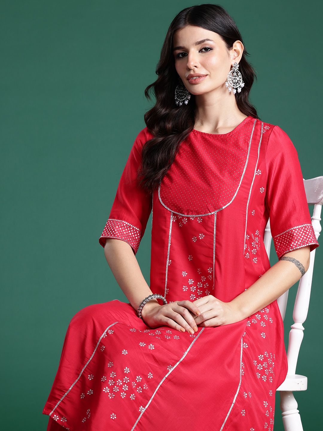 

Sangria Ethnic Motifs Foil Printed Mukaish Kurta with Trousers, Red