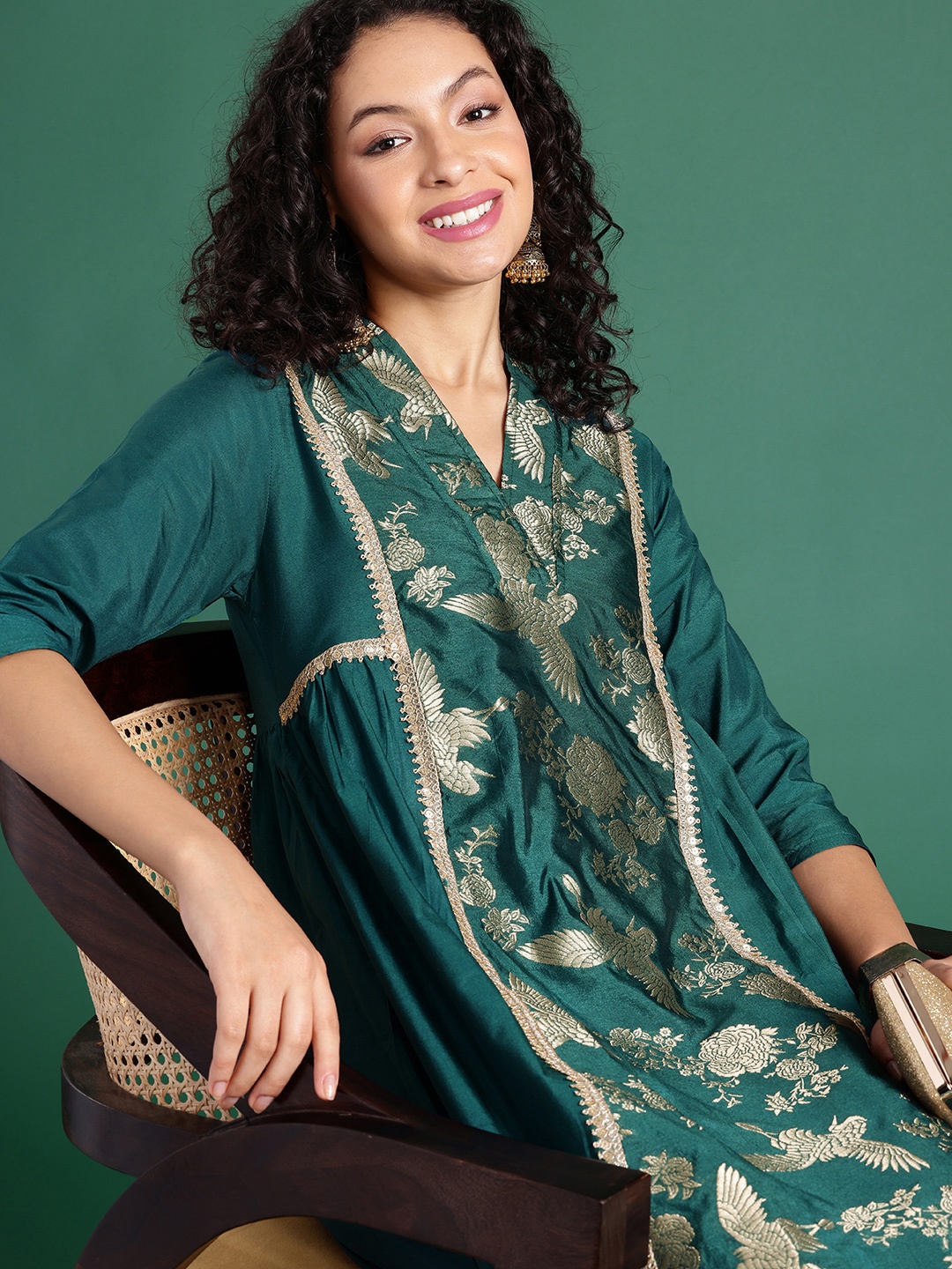 

Sangria Ethnic Motifs Embroidered Regular Sequinned Brocade Kurta with Trousers, Teal