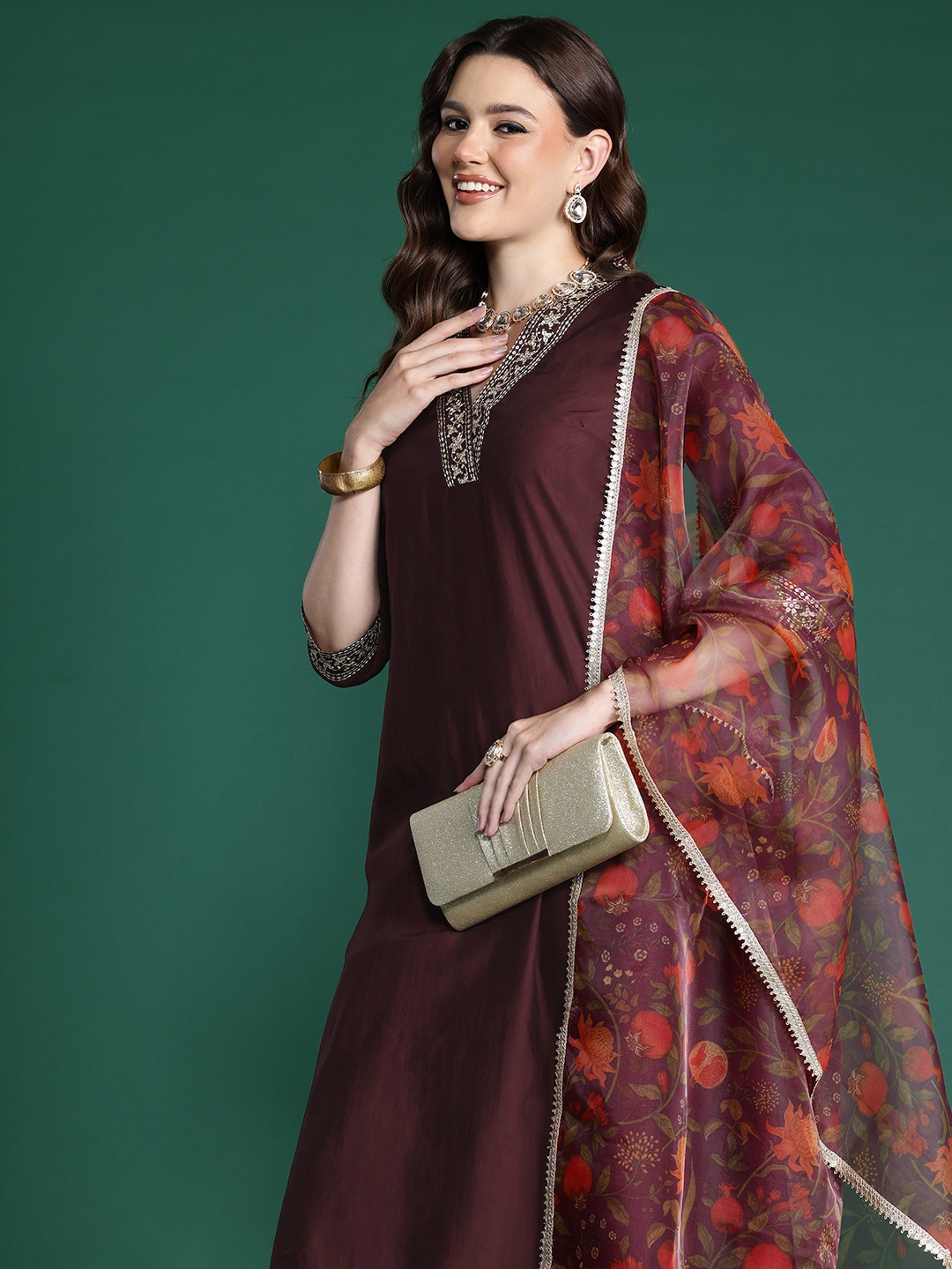 

Sangria Sequined Kurta With Trousers & Dupatta Kurta Set, Brown
