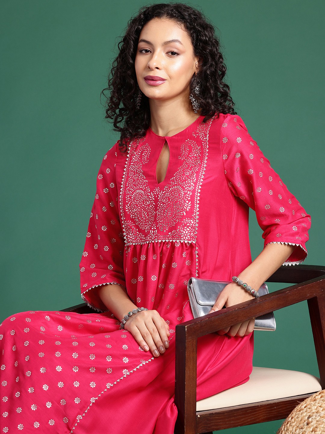 

Sangria Ethnic Motifs Foil Printed Regular Gotta Patti Kurta with Trousers, Pink