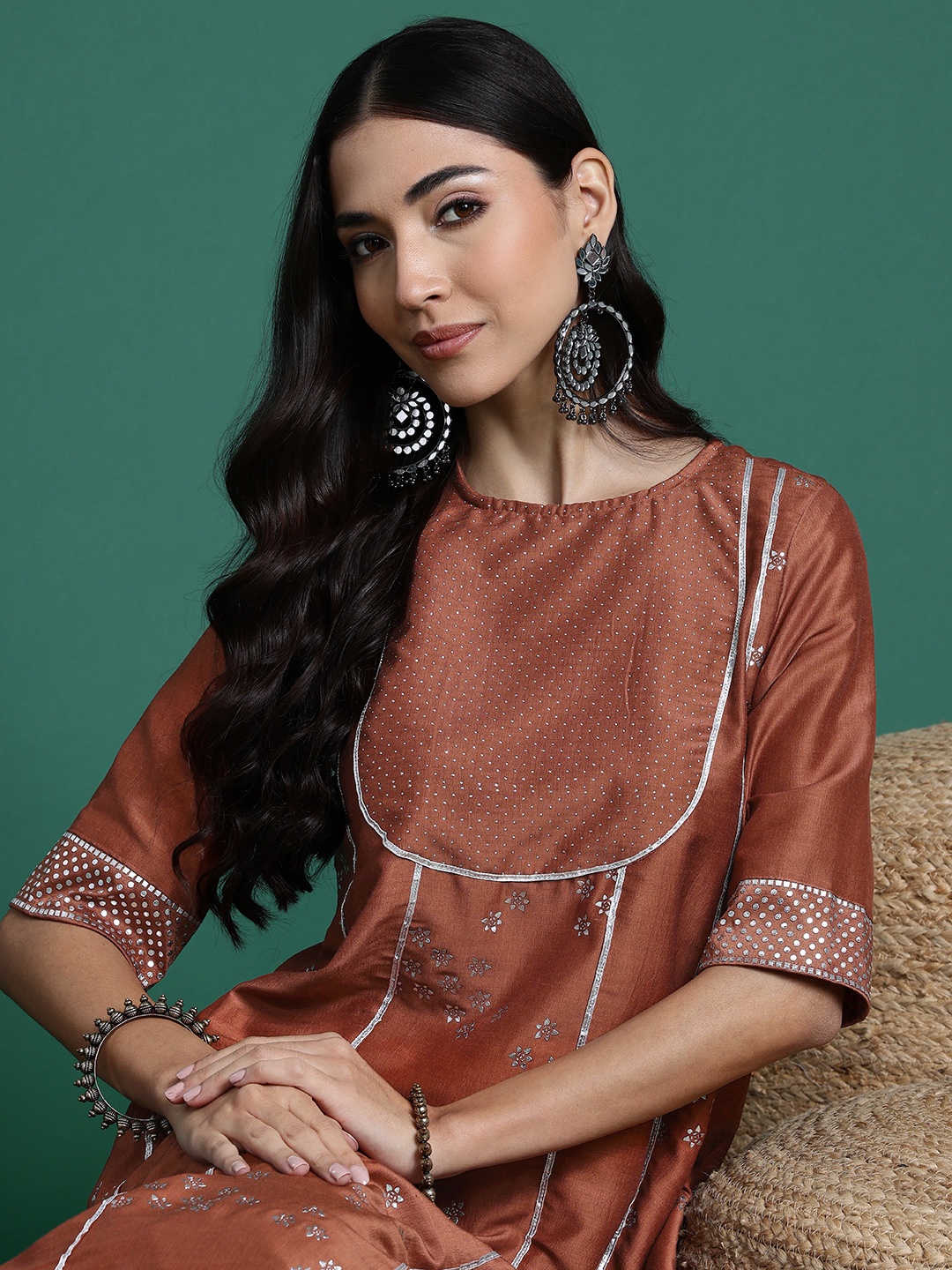 

Sangria Ethnic Motifs Printed Regular Mukaish Kurta with Trousers, Brown