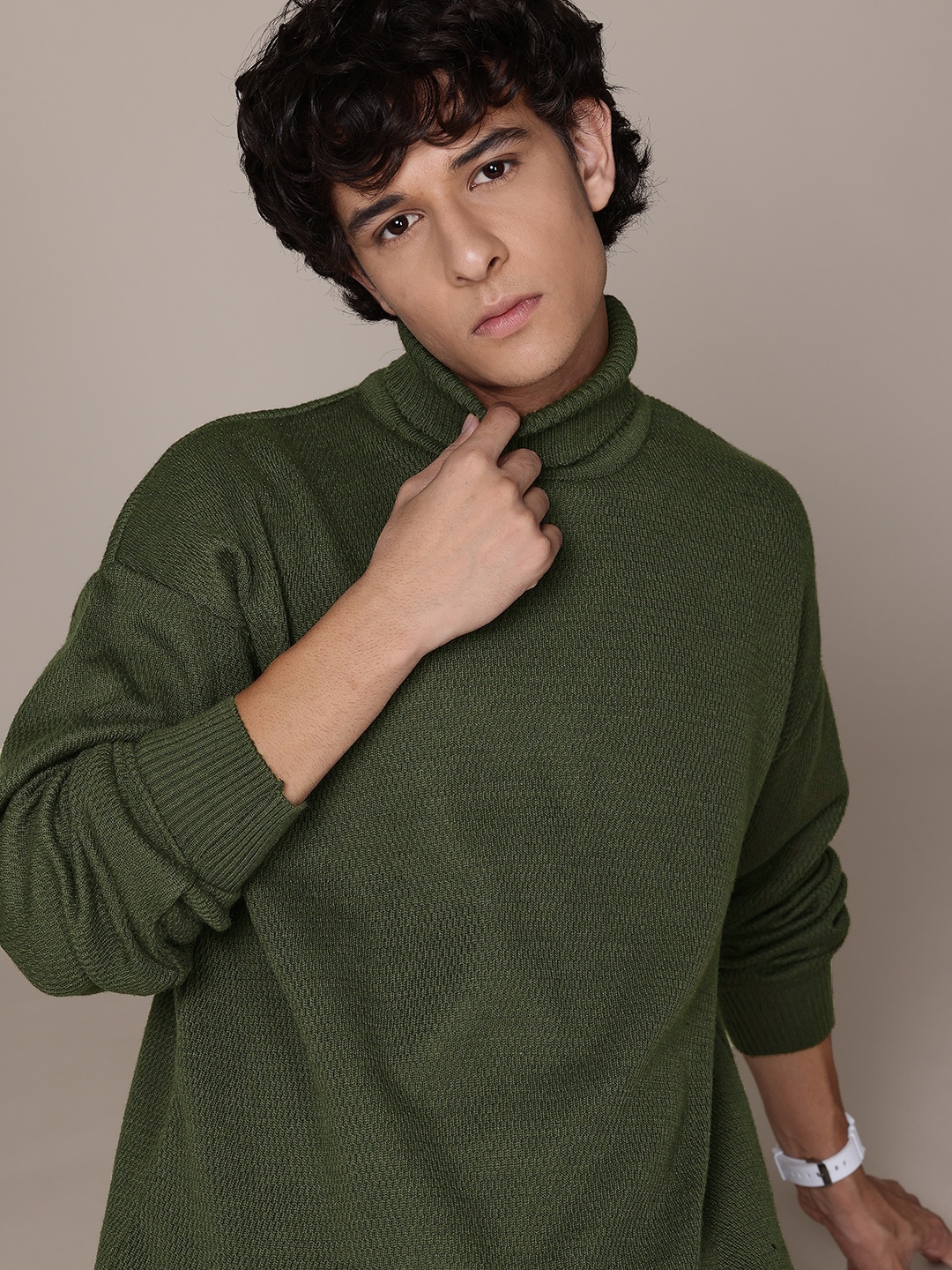 

The Roadster Lifestyle Co. Textured Turtle Neck Drop-Shoulder Sleeves Pullover, Olive