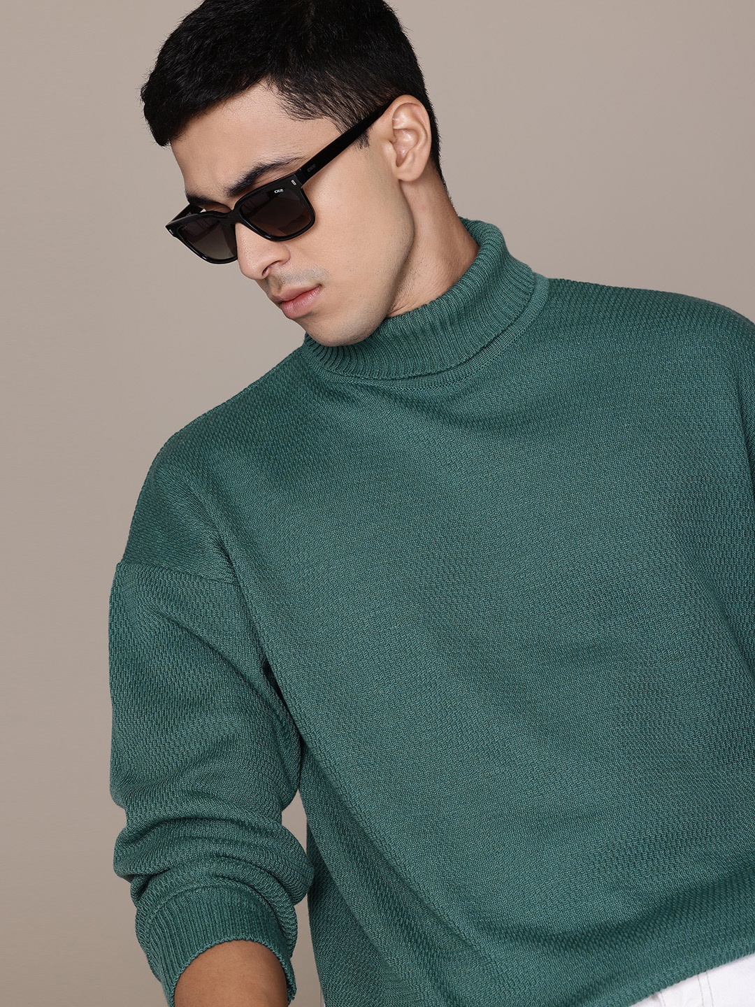 

The Roadster Lifestyle Co. Textured Turtle Neck Drop-Shoulder Sleeves Pullover, Green