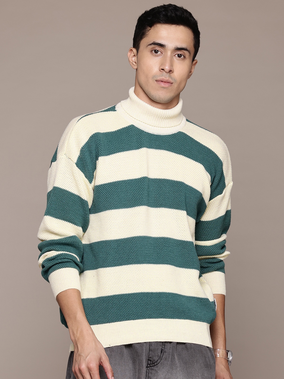 

The Roadster Lifestyle Co. Men Striped Pullover, Green