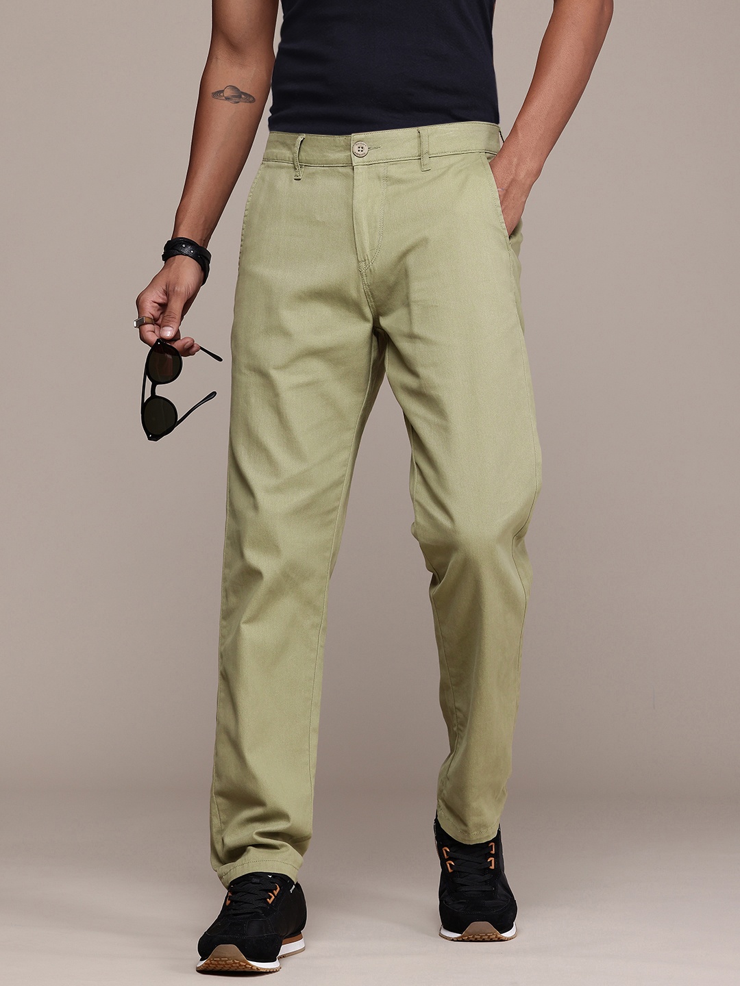 

The Roadster Life Co. Men Pure Cotton Chinos Trousers, Olive