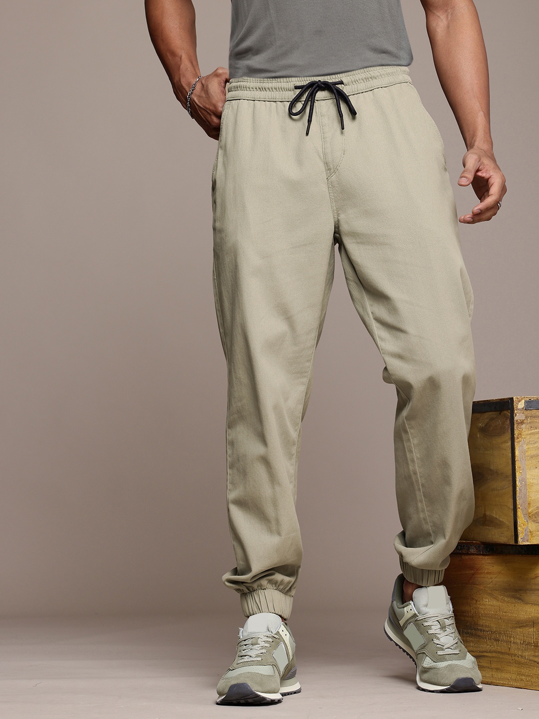 

The Roadster Life Co. Men Pure Cotton Joggers Trousers, Green