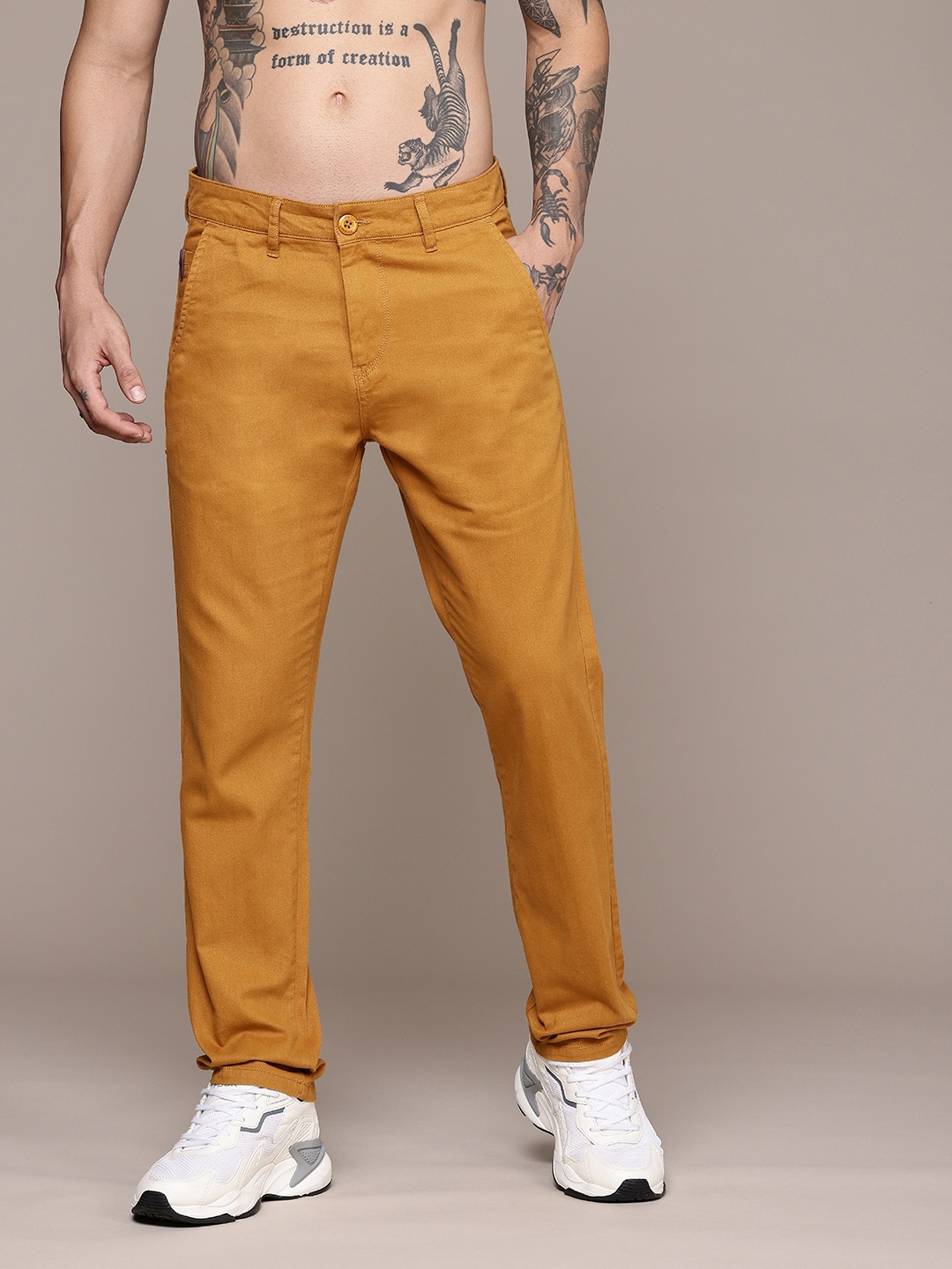 

The Roadster Life Co. Men Pure Cotton Chinos Trousers, Camel brown