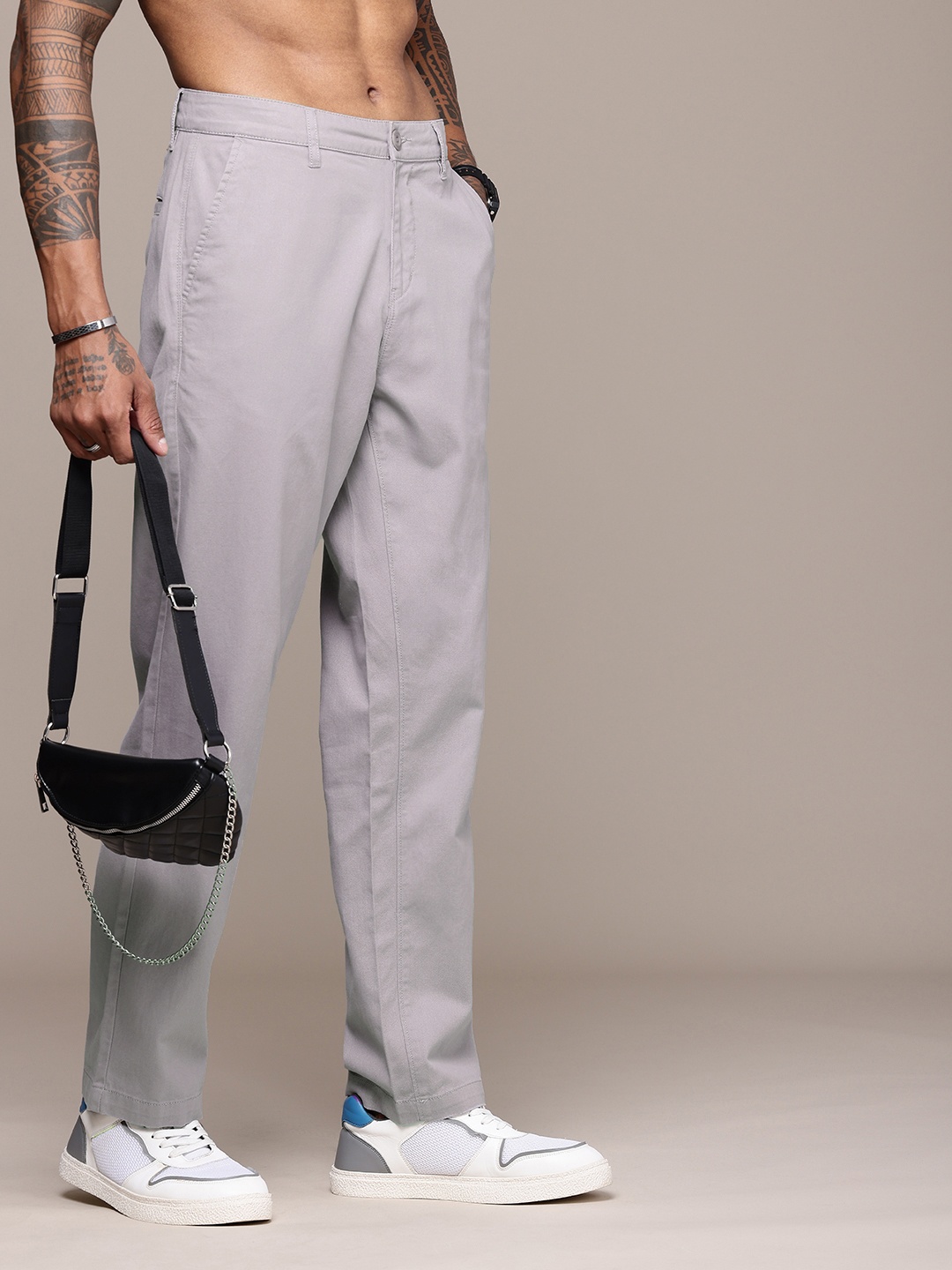 

The Roadster Life Co. Men Straight Fit Pure Cotton Chinos Trousers, Grey