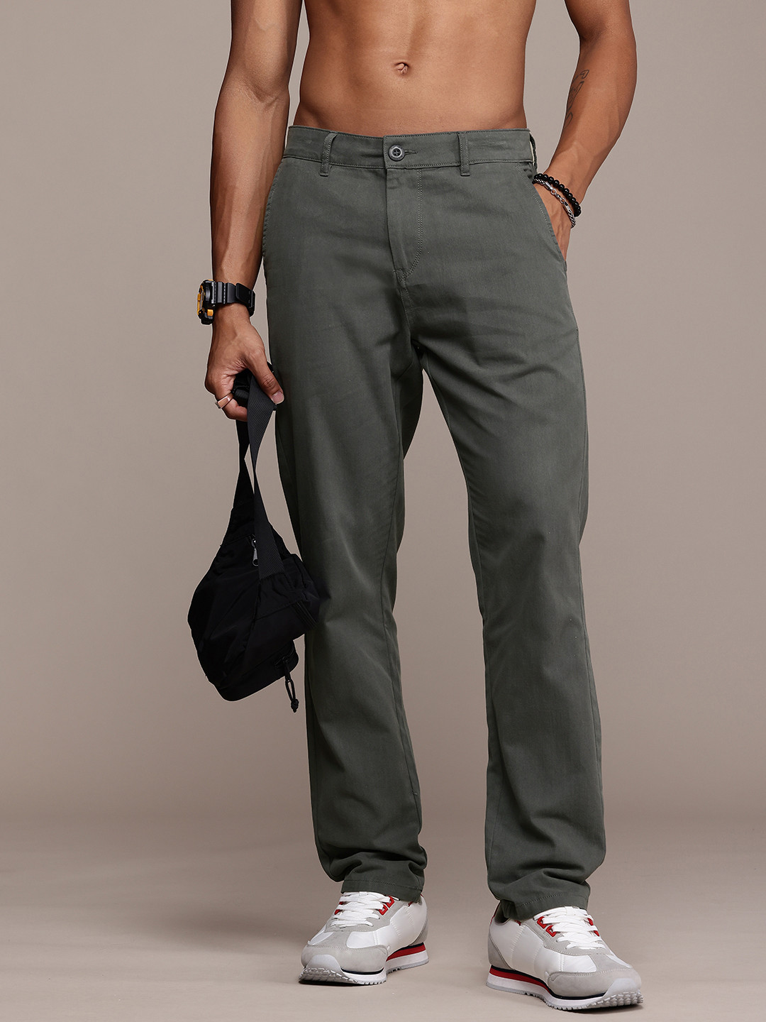 

The Roadster Life Co. Men Pure Cotton Chinos Trousers, Grey