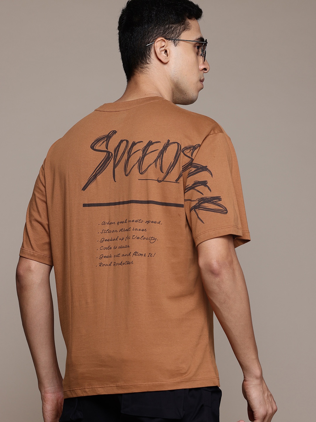 

The Roadster Lifestyle Co. Men Printed Relaxed Fit Pure Cotton T-shirt, Brown