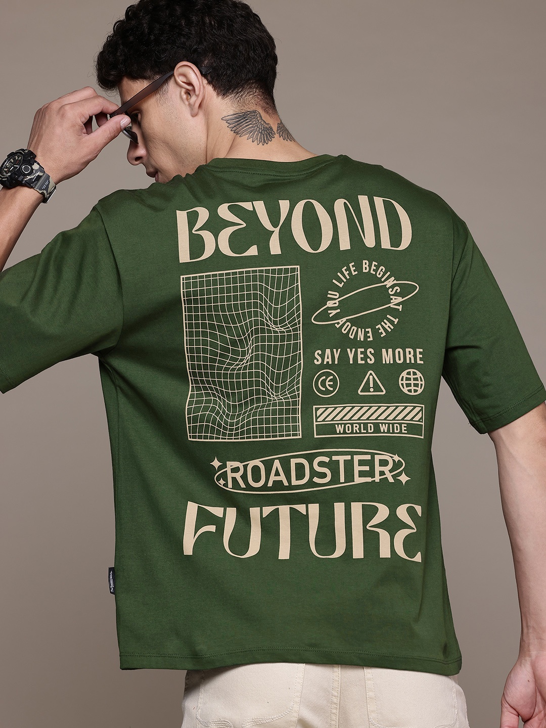 

Roadster Men Typography Printed Pure Cotton T-shirt, Green