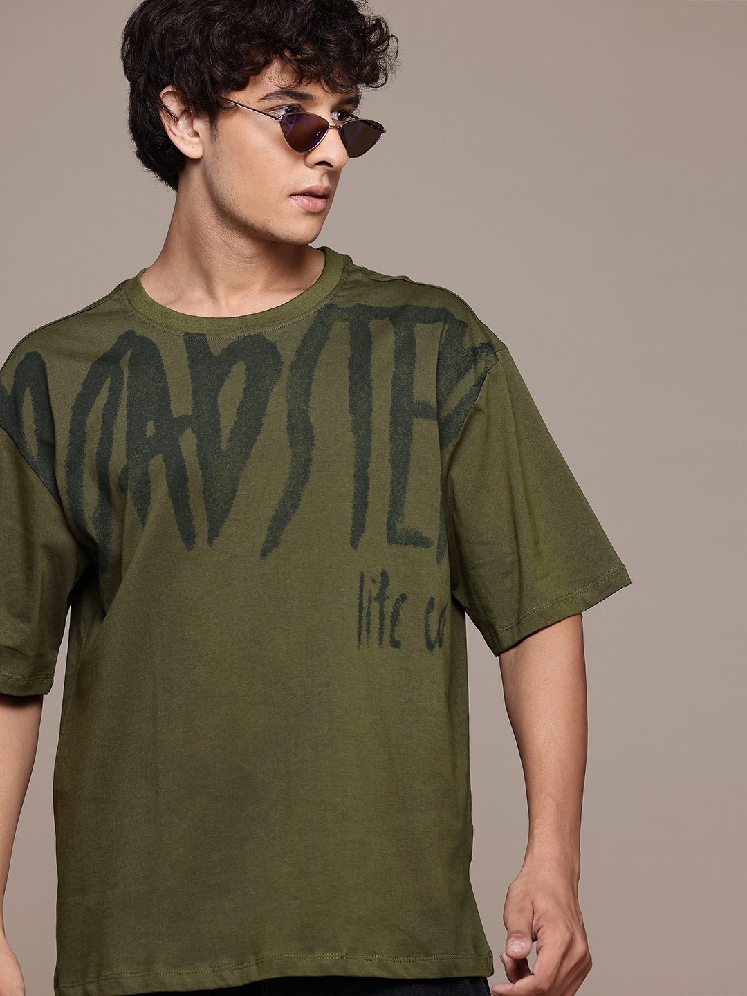 

The Roadster Lifestyle Co. Men Printed Relaxed Fit Pure Cotton T-shirt, Olive