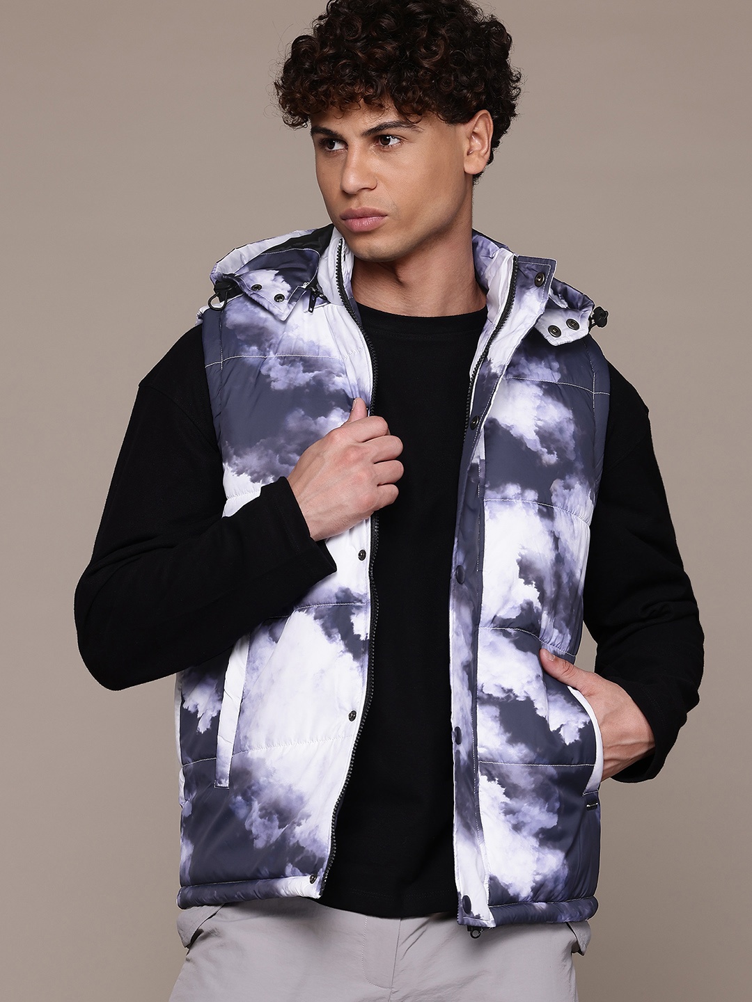 

The Roadster Lifestyle Co. Sleeveless Padded Jacket, Grey