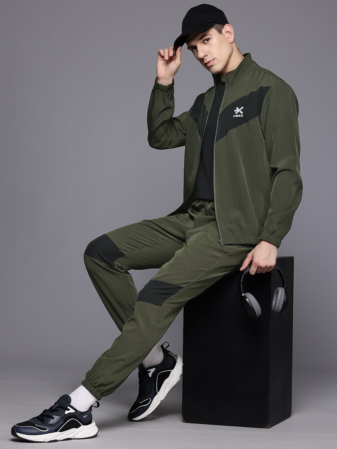 

HRX by Hrithik Roshan Men Lifestyle Tracksuit, Olive