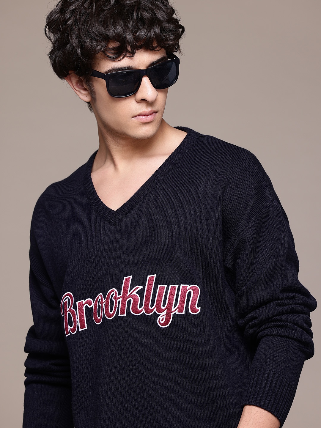 

Roadster Men Typography Pullover with Embroidered Detail, Navy blue