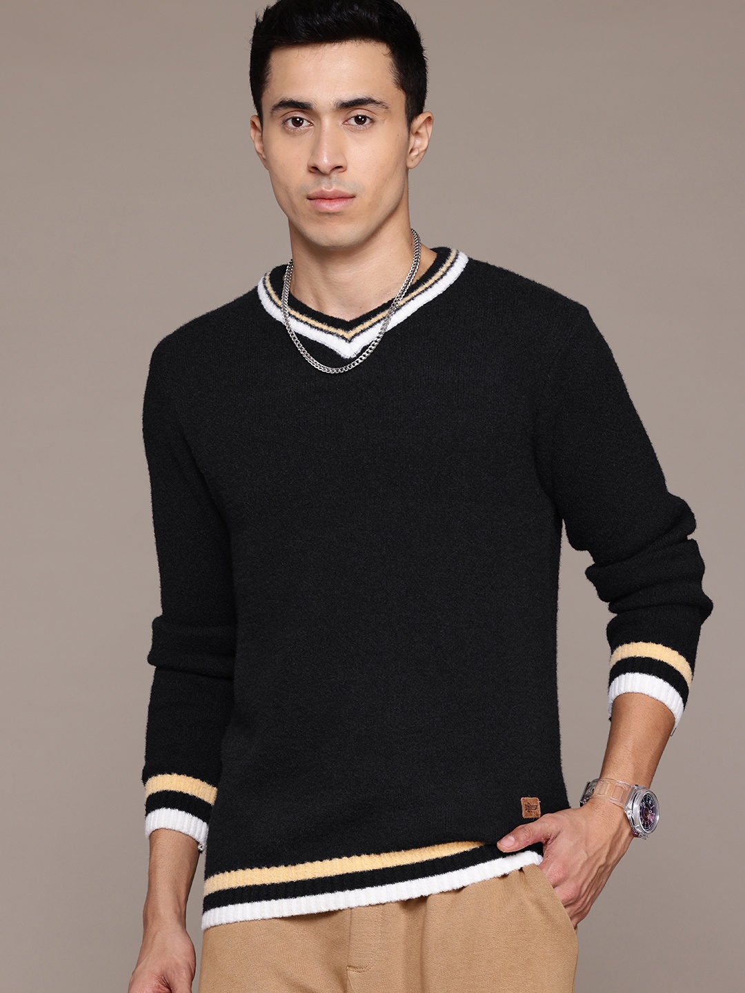 

The Roadster Lifestyle Co. Striped Detail V-Neck Acrylic Sweaters, Black